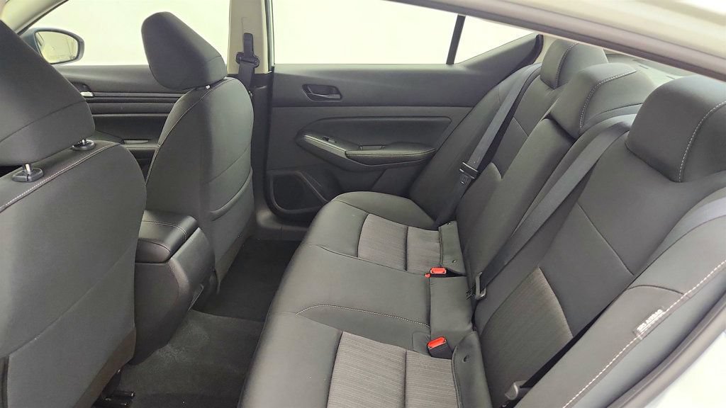 Used 2024 Nissan Altima 2.5 SV AWD/4WD image 19