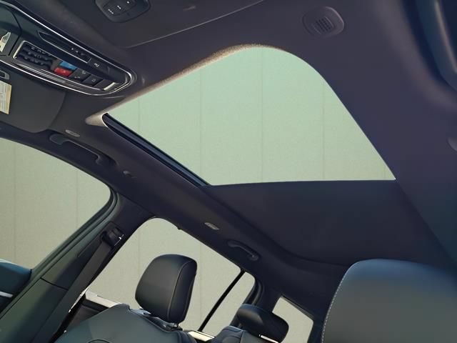Used 2025 Jeep Grand Cherokee L Limited w/ Luxury Tech Group II RWD image 33