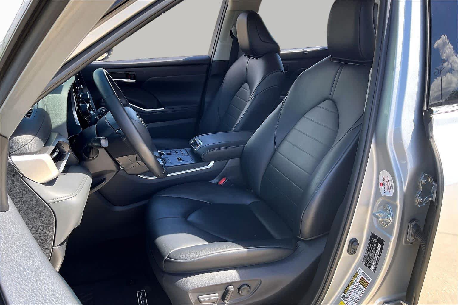 Used 2022 Toyota Highlander XLE FWD image 8