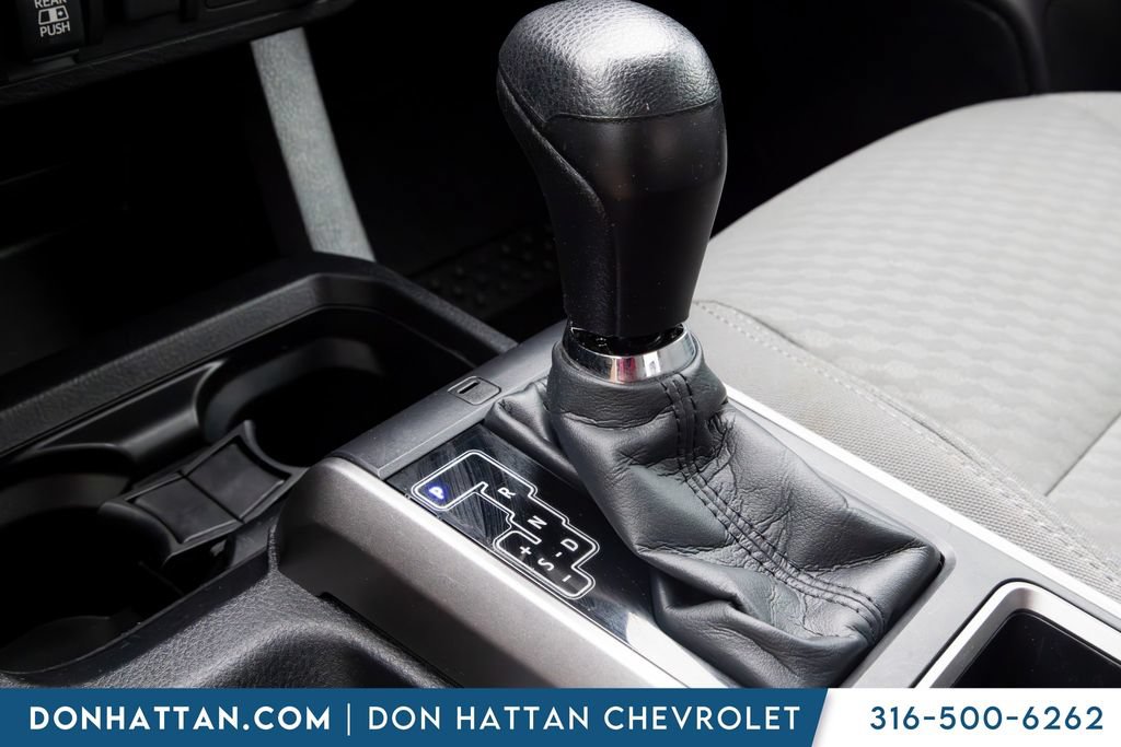 Used 2020 Toyota Tacoma SR5 AWD/4WD image 10