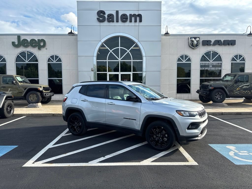 Used 2025 Jeep Compass Latitude w/ Altitude Special Edition AWD/4WD image 1