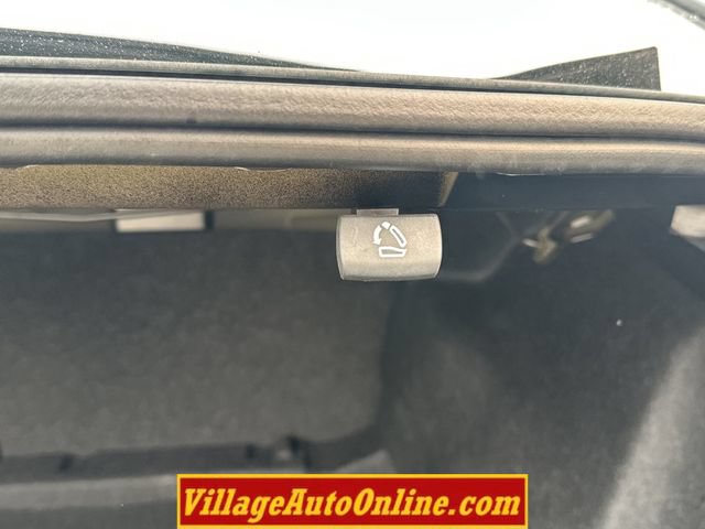 Used 2016 Chevrolet Malibu LT FWD image 29