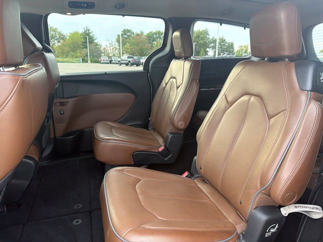 Used 2017 Chrysler Pacifica Limited FWD image 21
