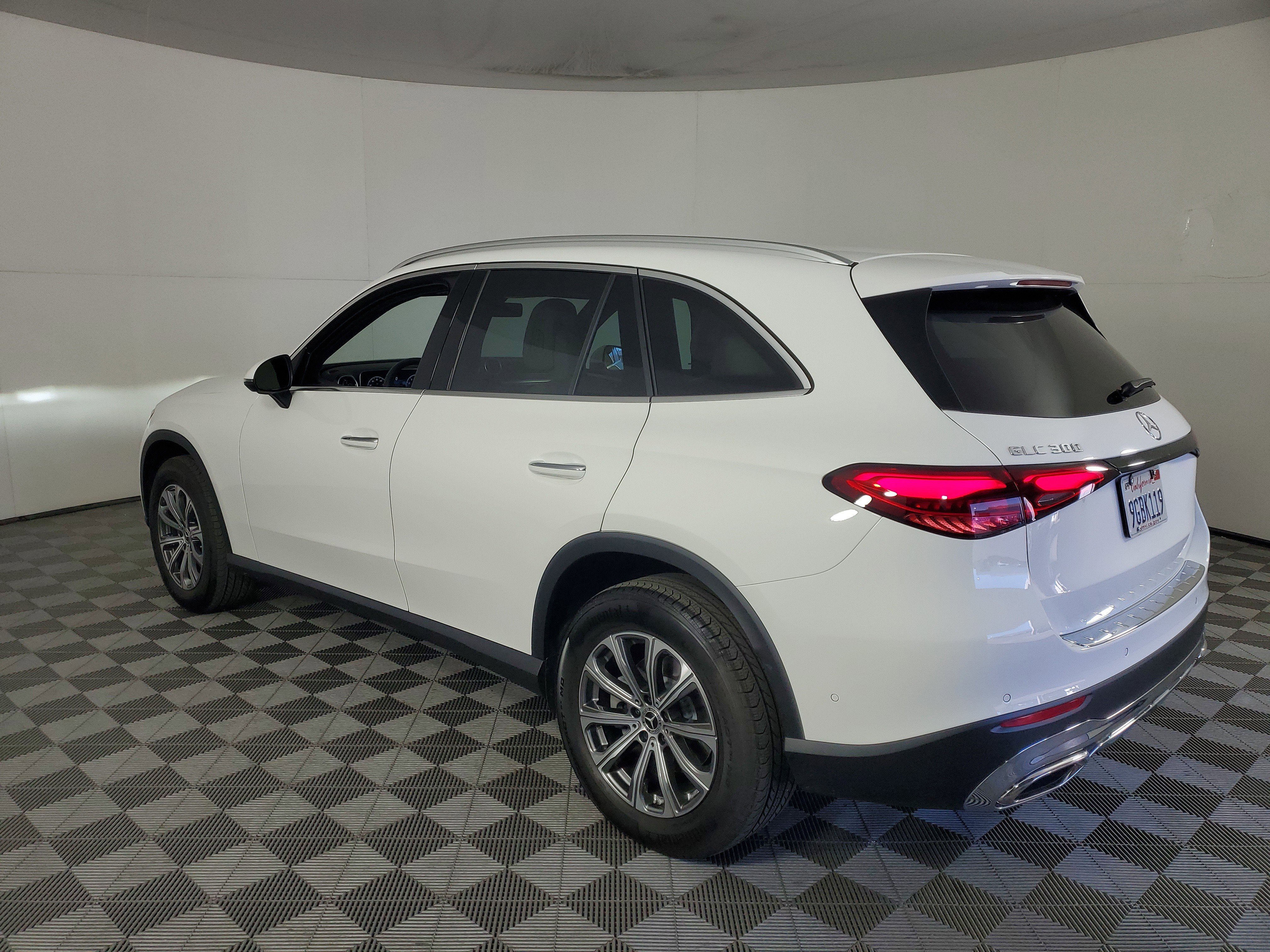 Used 2023 Mercedes-Benz GLC 300 image 6