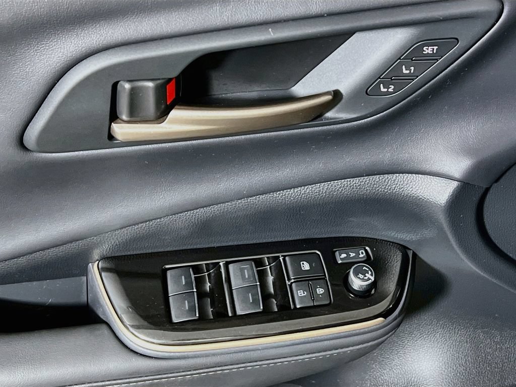 Certified 2024 Toyota Crown Platinum AWD/4WD image 16