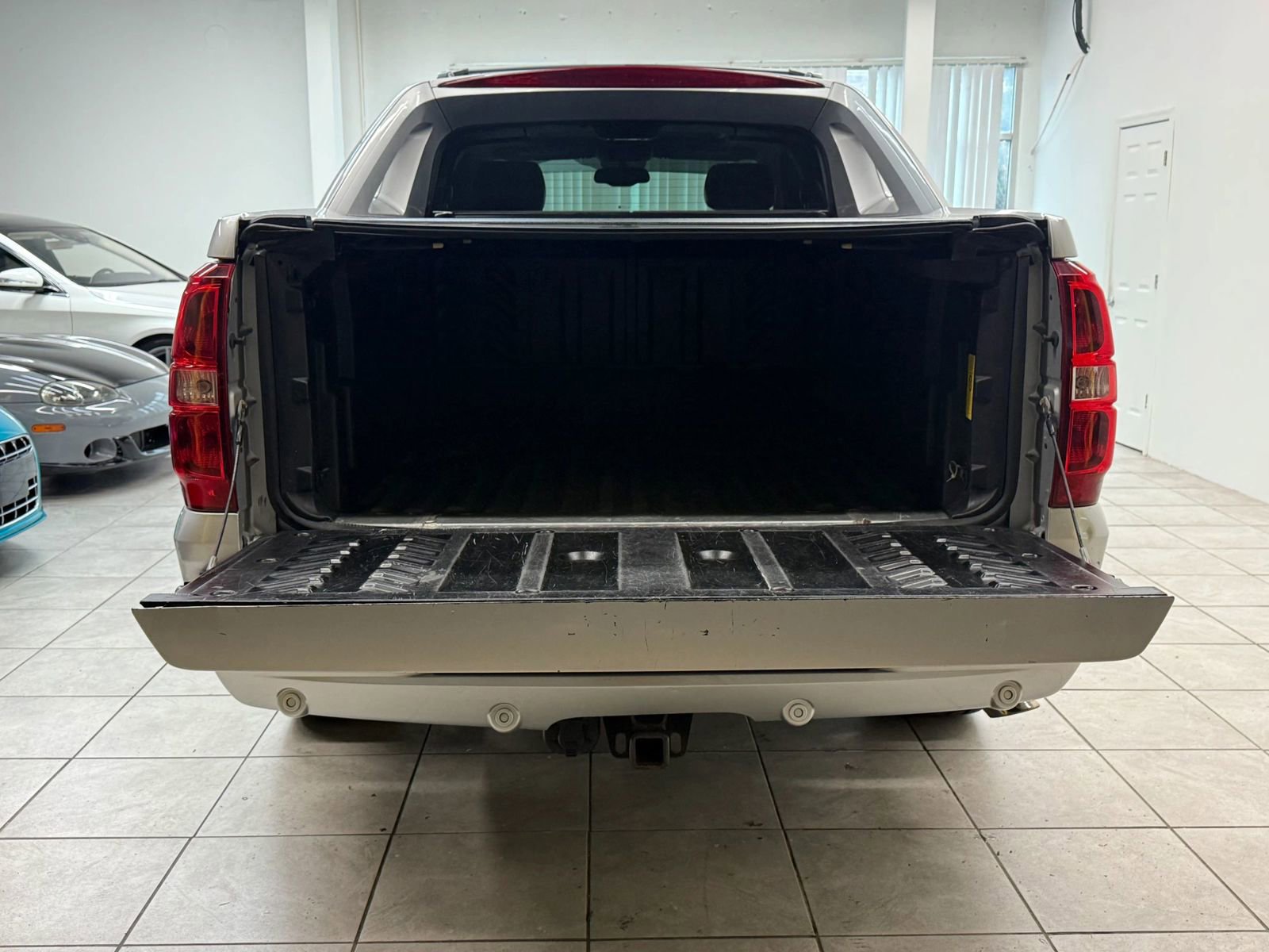 Used 2012 Chevrolet Avalanche LTZ image 19