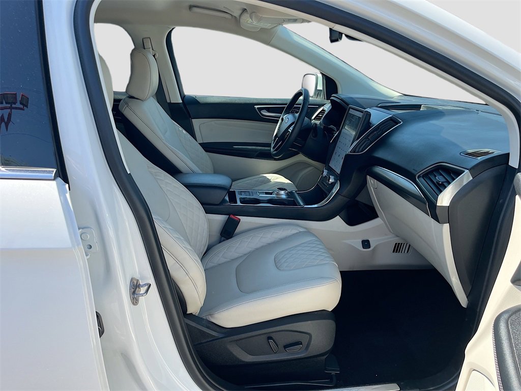 Used 2024 Ford Edge Titanium image 28