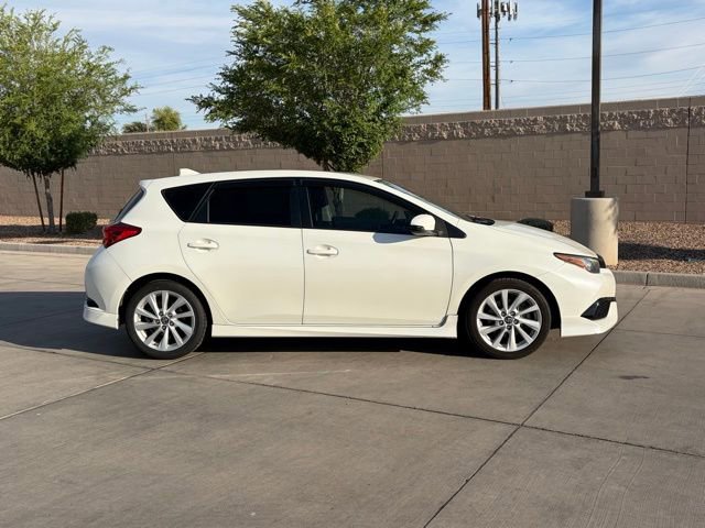 Used 2018 Toyota Corolla iM w/ Carpet Mat Package (TMS) image 3