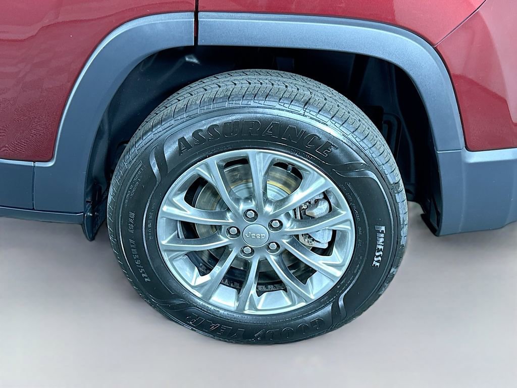 Used 2020 Jeep Cherokee Latitude Plus w/ Comfort/Convenience Group AWD/4WD image 36