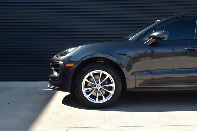 Certified 2025 Porsche Macan image 40
