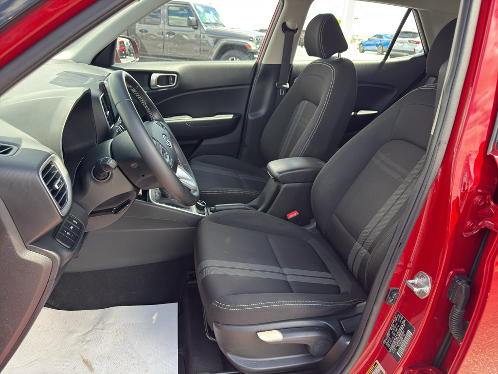 Used 2022 Hyundai Venue SEL FWD image 9