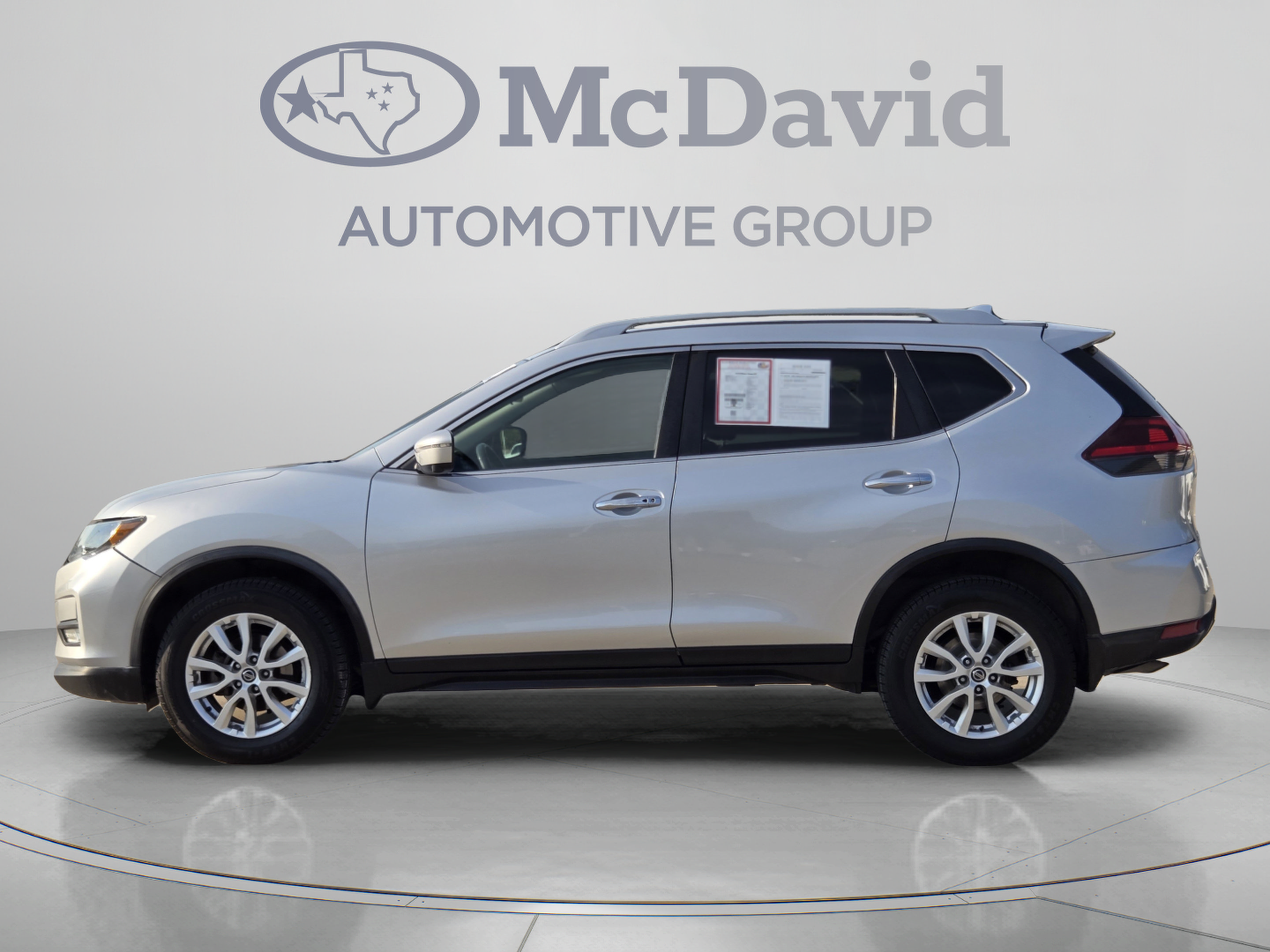 Used 2018 Nissan Rogue SV w/ Sun & Sound Touring Package AWD/4WD image 2
