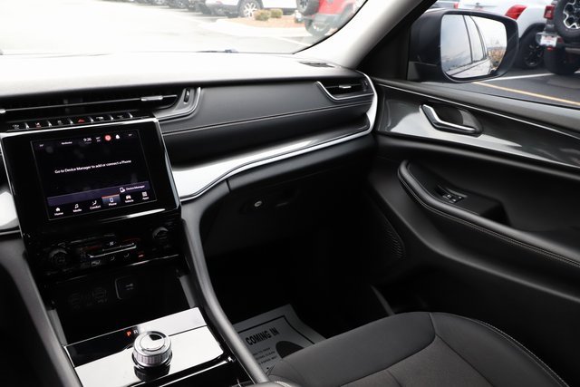 Used 2023 Jeep Grand Cherokee Laredo image 24