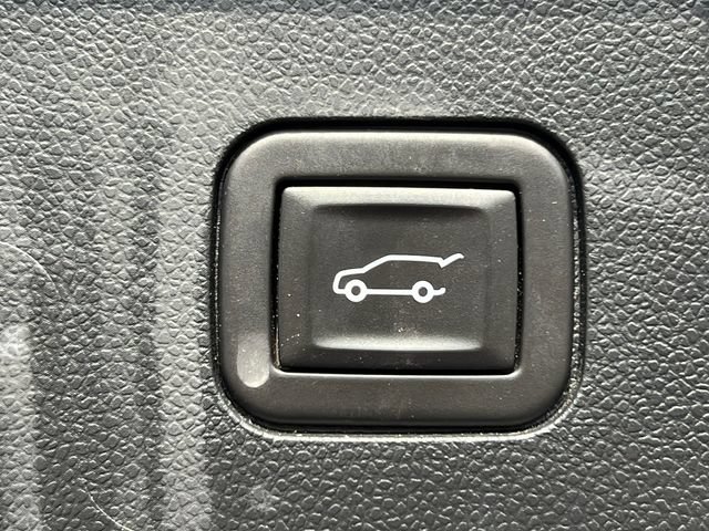 Used 2025 Chevrolet Equinox ACTIV w/ Convenience Package III AWD/4WD image 38