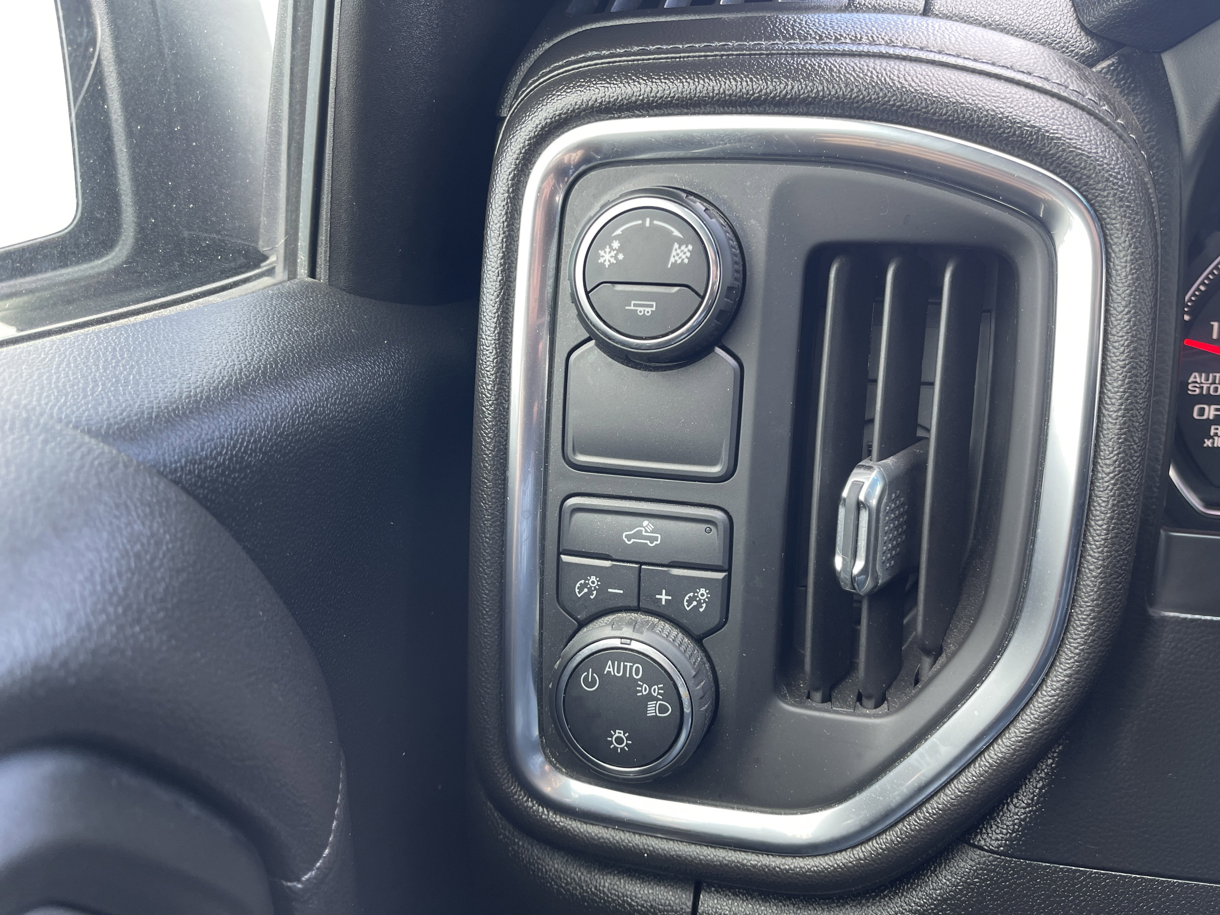 Used 2019 Chevrolet Silverado 1500 LT w/ Texas Edition image 22