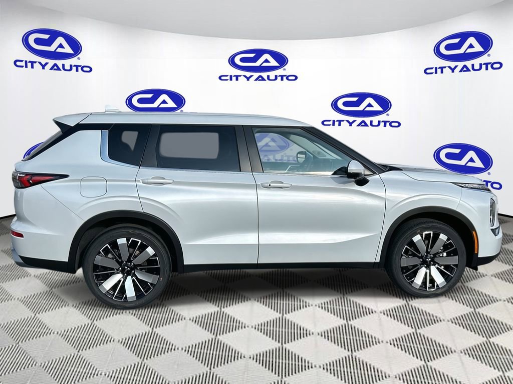 New 2026 Mitsubishi Outlander SE AWD/4WD image 2