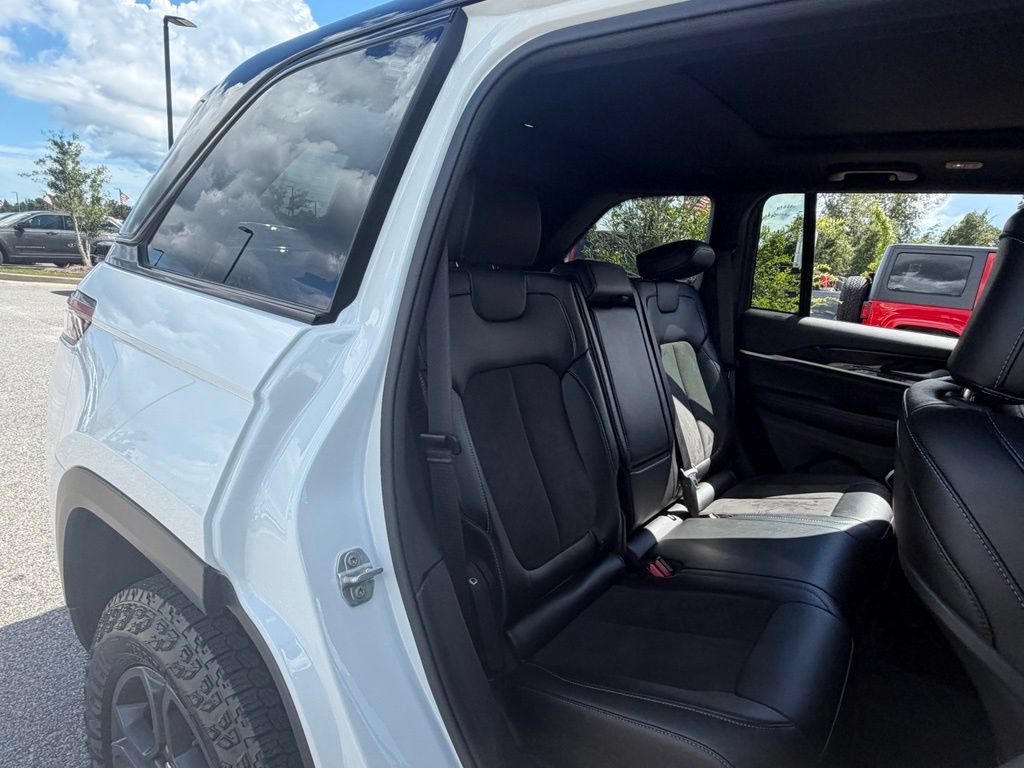 Used 2024 Jeep Grand Cherokee Trailhawk AWD/4WD image 42
