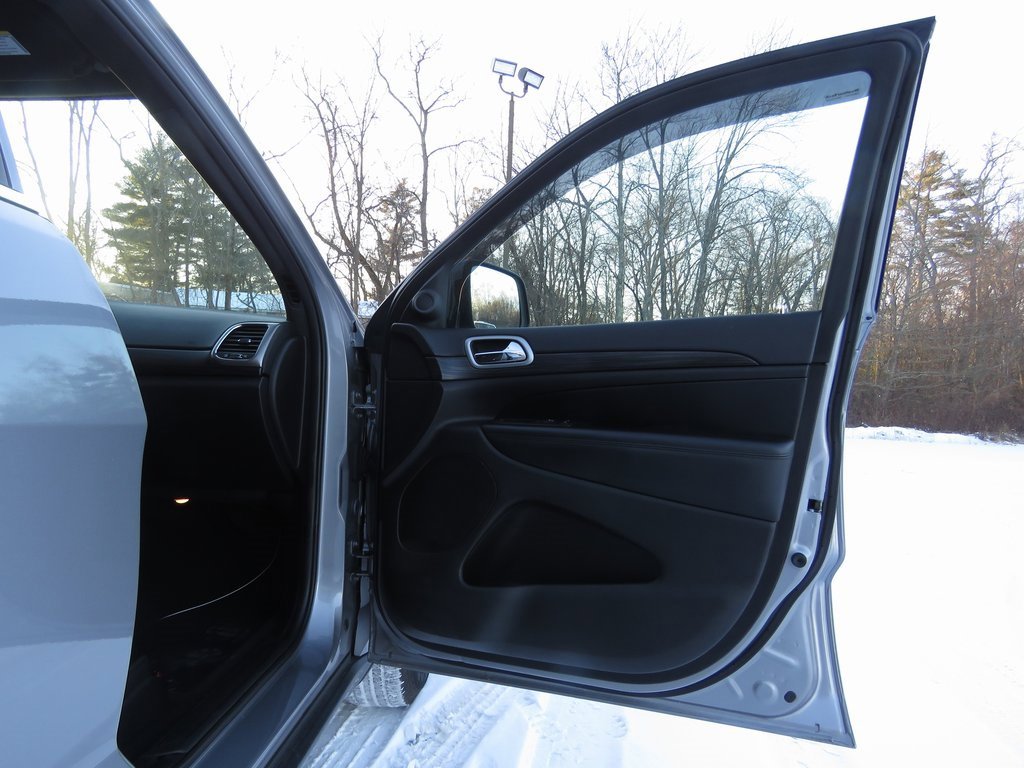 Used 2019 Jeep Grand Cherokee Laredo image 12