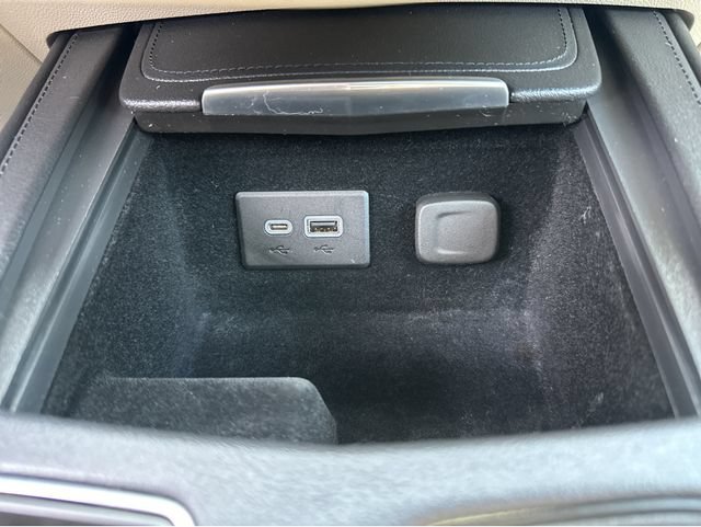 Used 2019 Cadillac XT4 Premium Luxury FWD image 19
