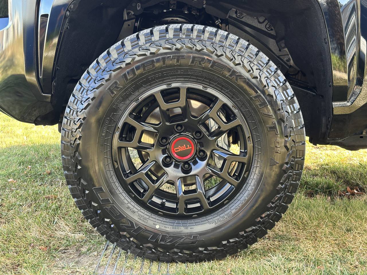 Used 2025 Toyota Tacoma SR5 AWD/4WD image 15