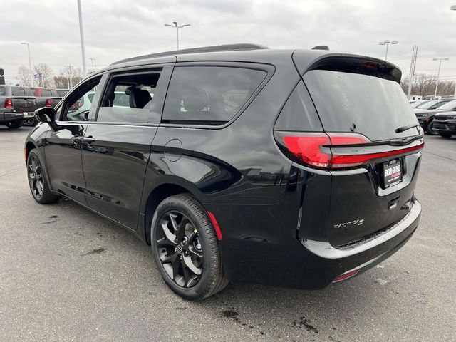 New 2026 Chrysler Pacifica Select w/ S Appearance Package AWD/4WD image 7