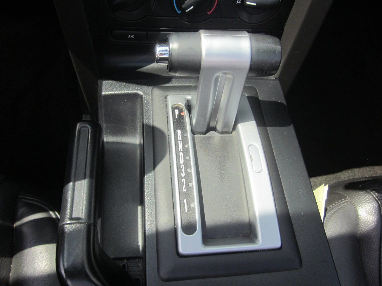 Used 2005 Ford Mustang Premium image 24