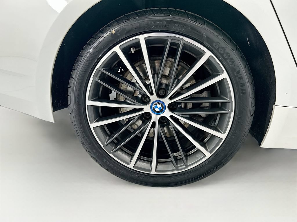 Certified 2023 BMW 530e w/ Premium Package RWD image 32