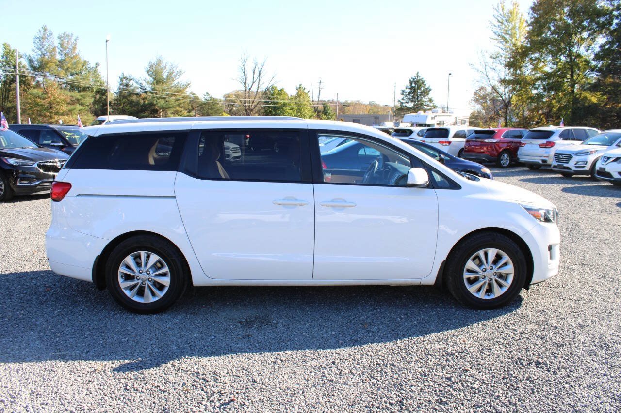 Used 2015 Kia Sedona LX w/ LX Convenience Package FWD image 6