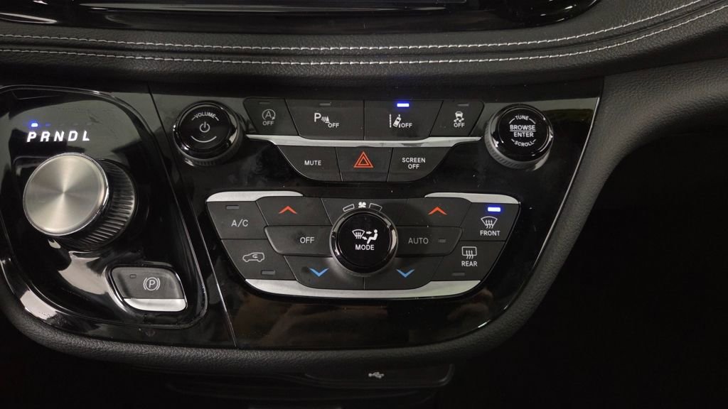 Used 2026 Chrysler Pacifica Select image 27