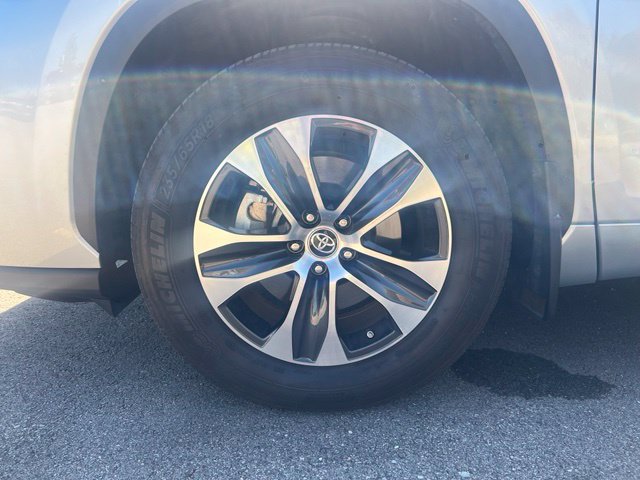 Used 2021 Toyota Highlander XLE AWD/4WD image 27
