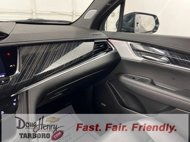 Used 2025 Cadillac XT6 Premium Luxury image 51