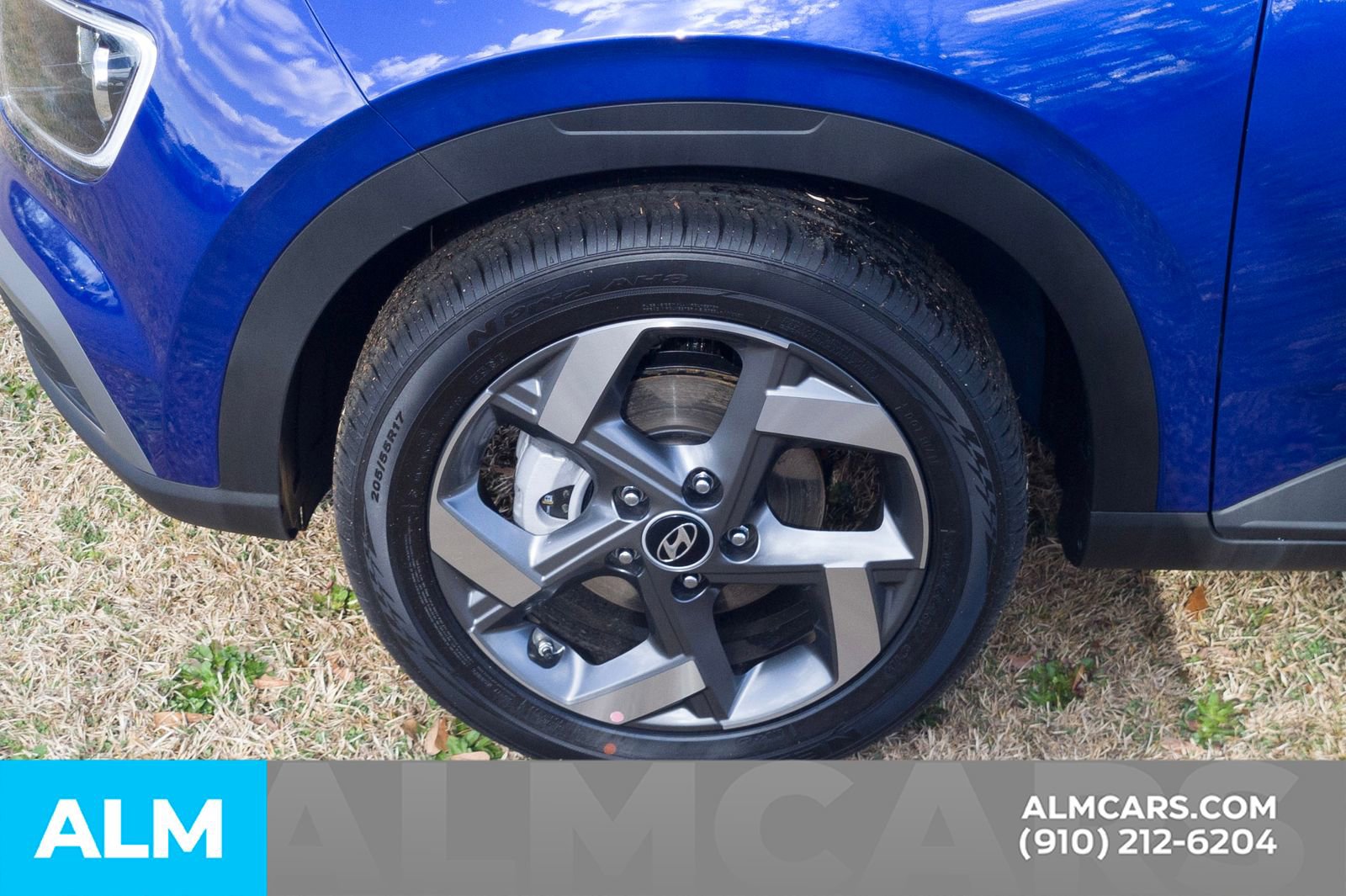 Used 2025 Hyundai Venue Limited image 12