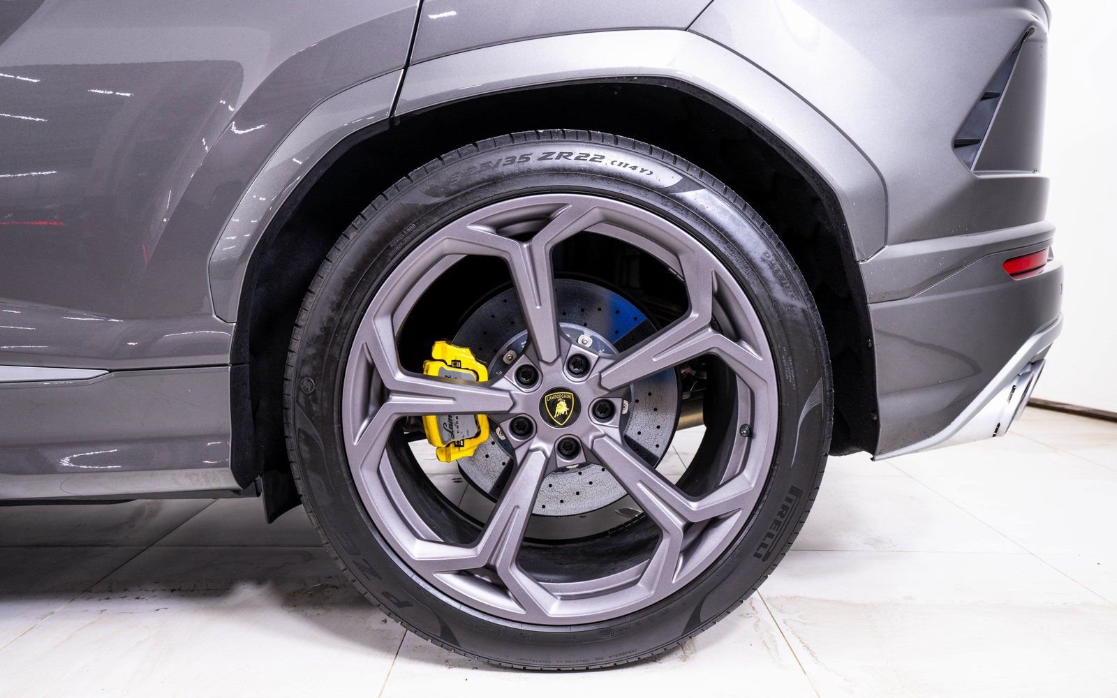 Used 2021 Lamborghini Urus AWD/4WD image 12