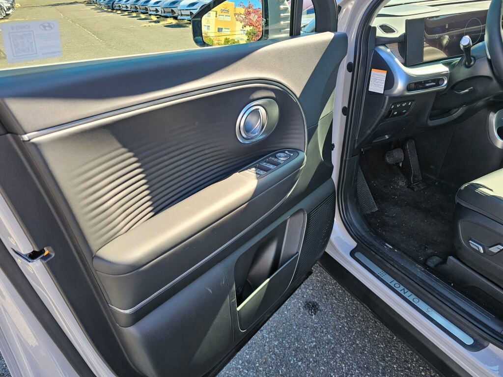New 2026 Hyundai Ioniq 9 SEL image 17