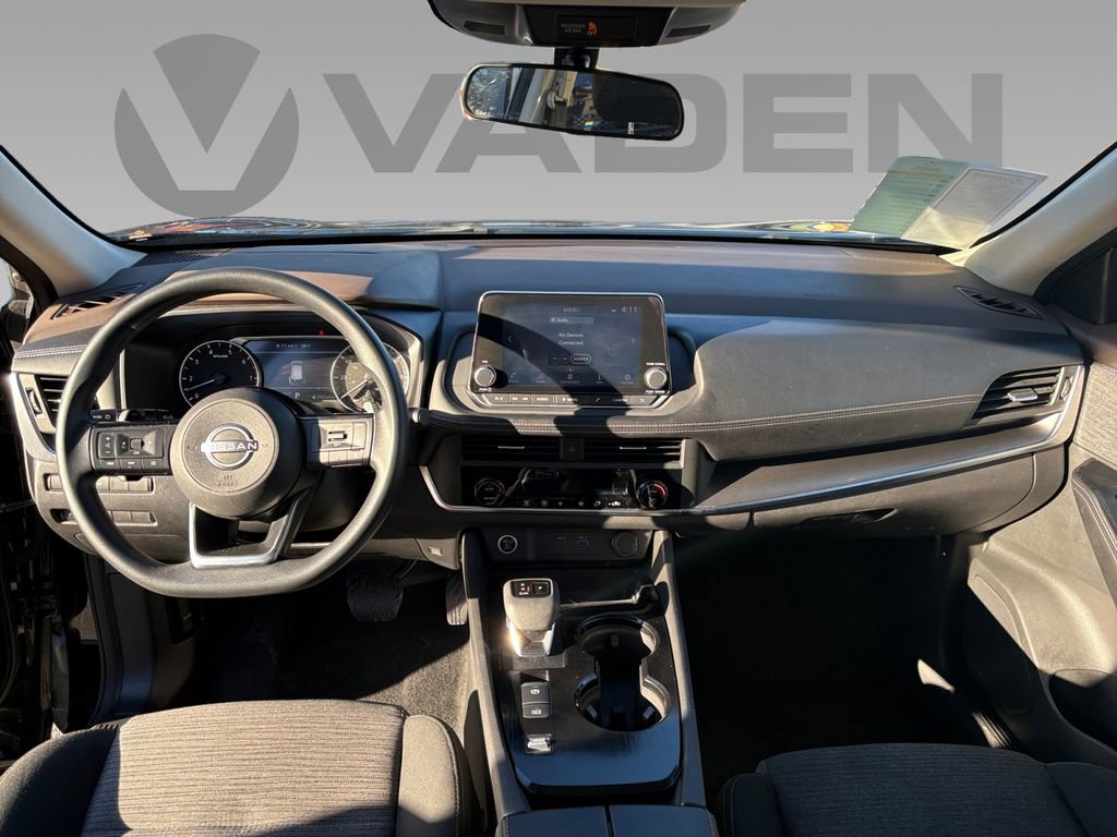 Used 2023 Nissan Rogue SV image 3