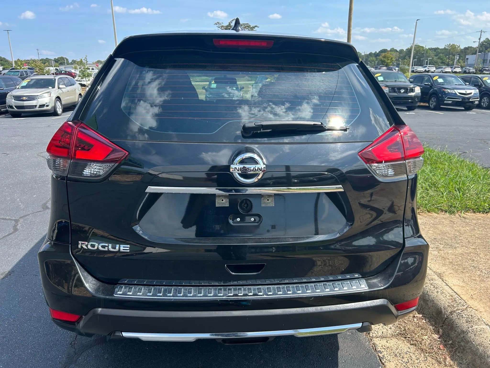 Used 2018 Nissan Rogue S image 6