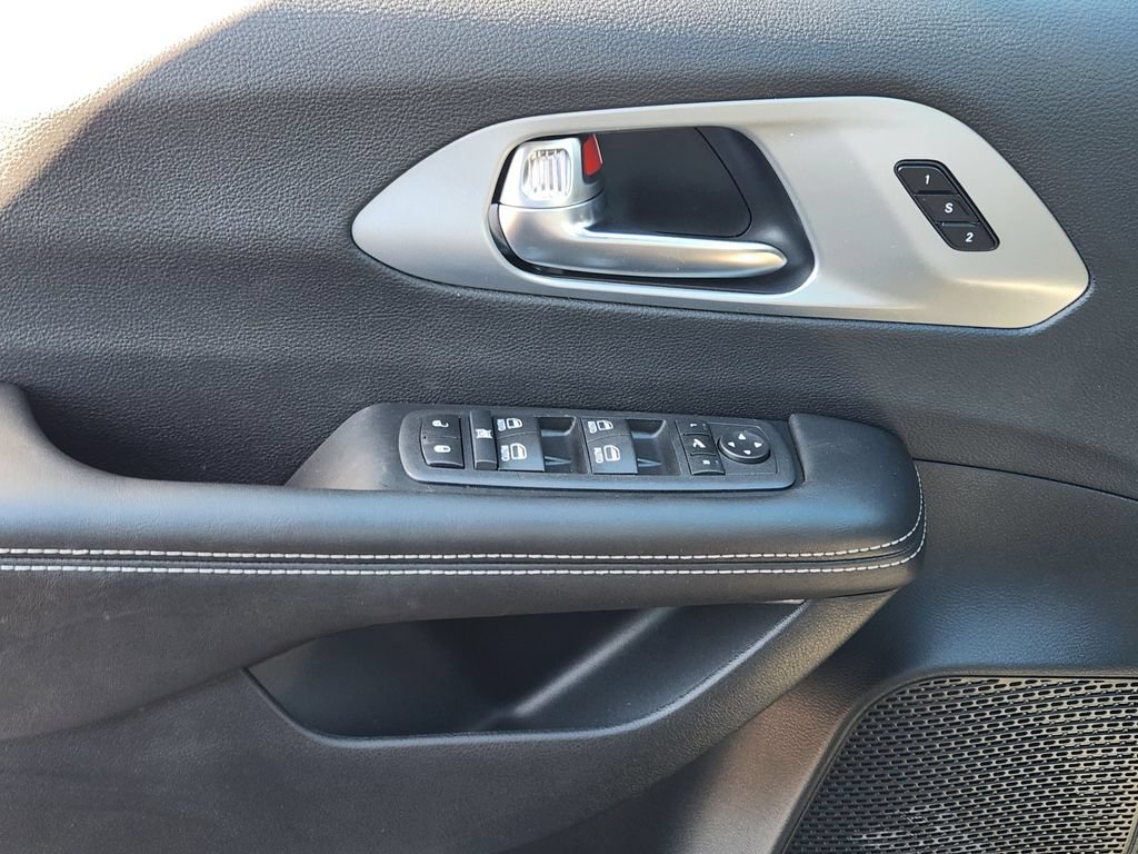 New 2026 Chrysler Pacifica Limited w/ S Appearance Package FWD image 17