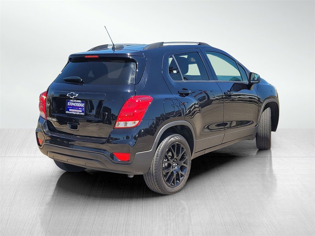 Used 2022 Chevrolet Trax LT w/ Midnight Edition image 4