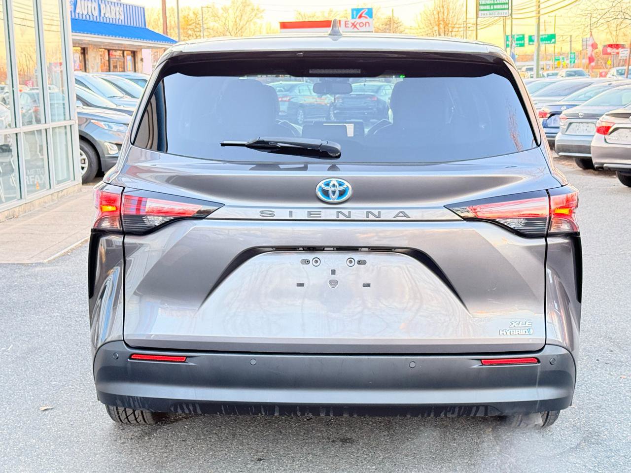 Used 2022 Toyota Sienna XLE image 7