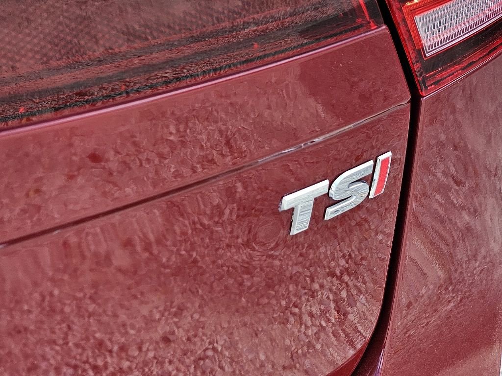 Used 2018 Volkswagen Tiguan SEL image 8