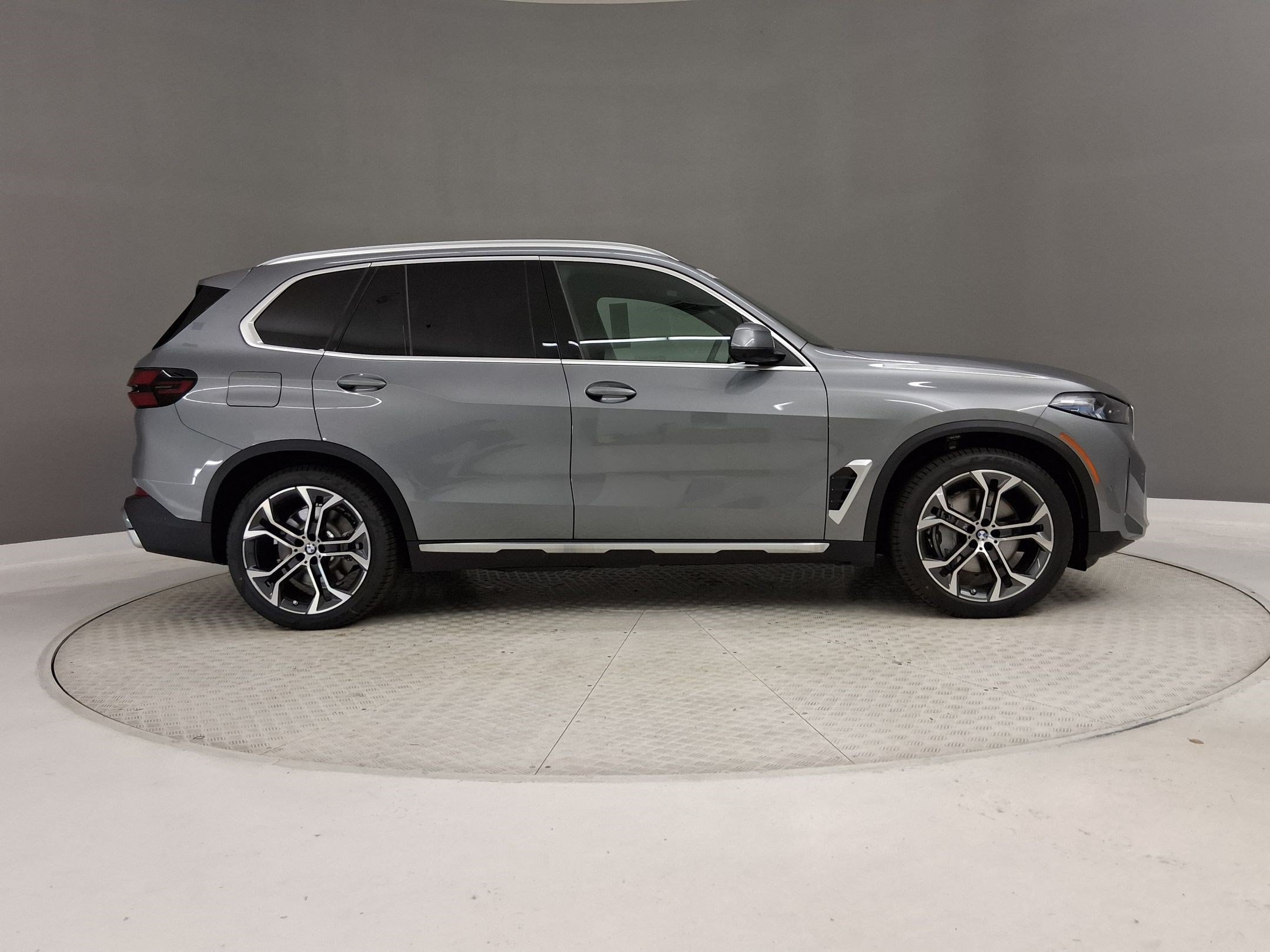 New 2026 BMW X5 xDrive50e w/ Premium Package AWD/4WD image 6