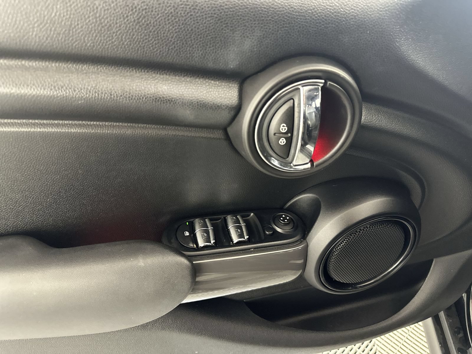 Used 2016 MINI Cooper 4-Door Hardtop FWD image 13