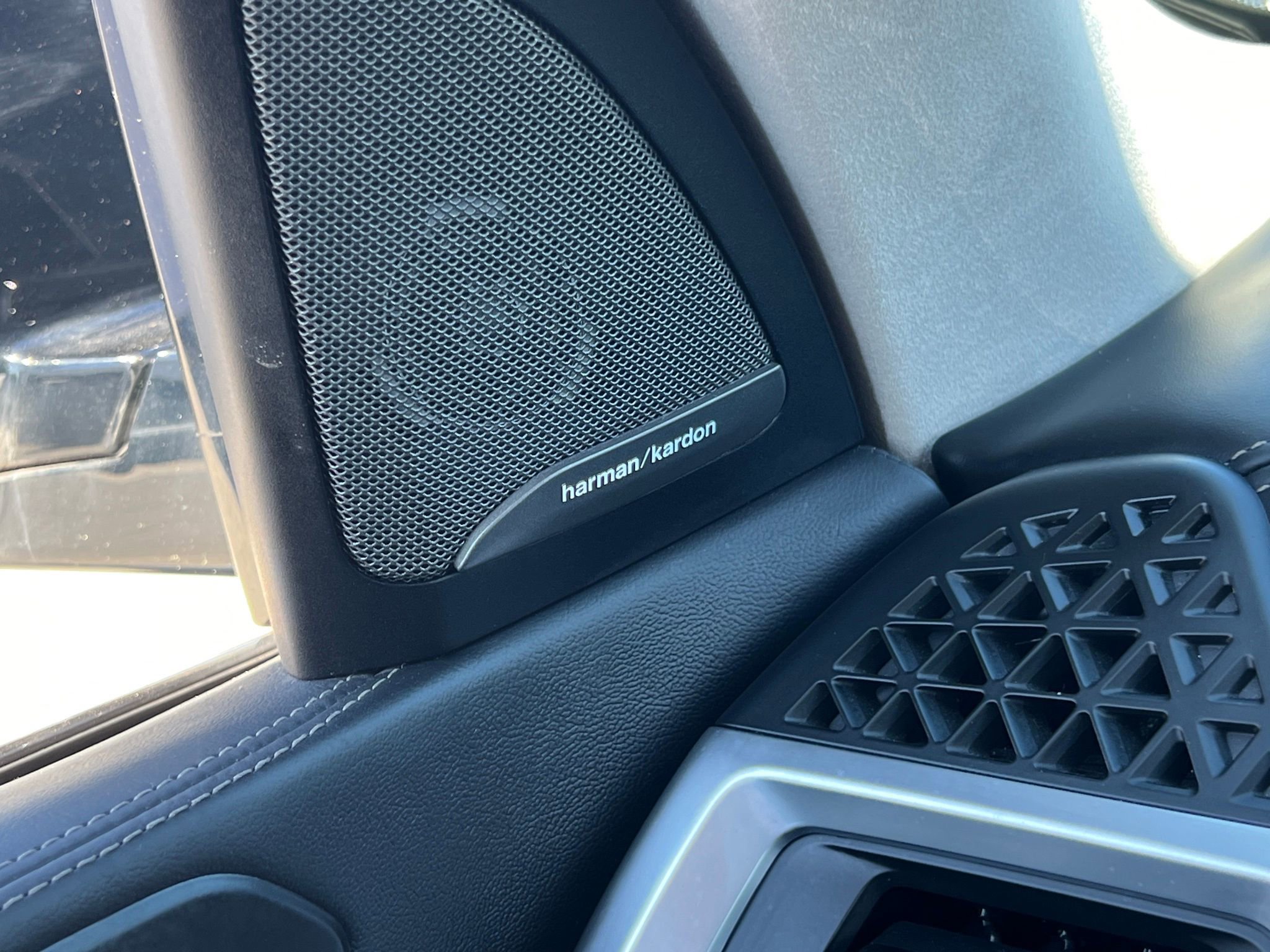 Used 2024 BMW X7 xDrive40i w/ Executive Package image 33