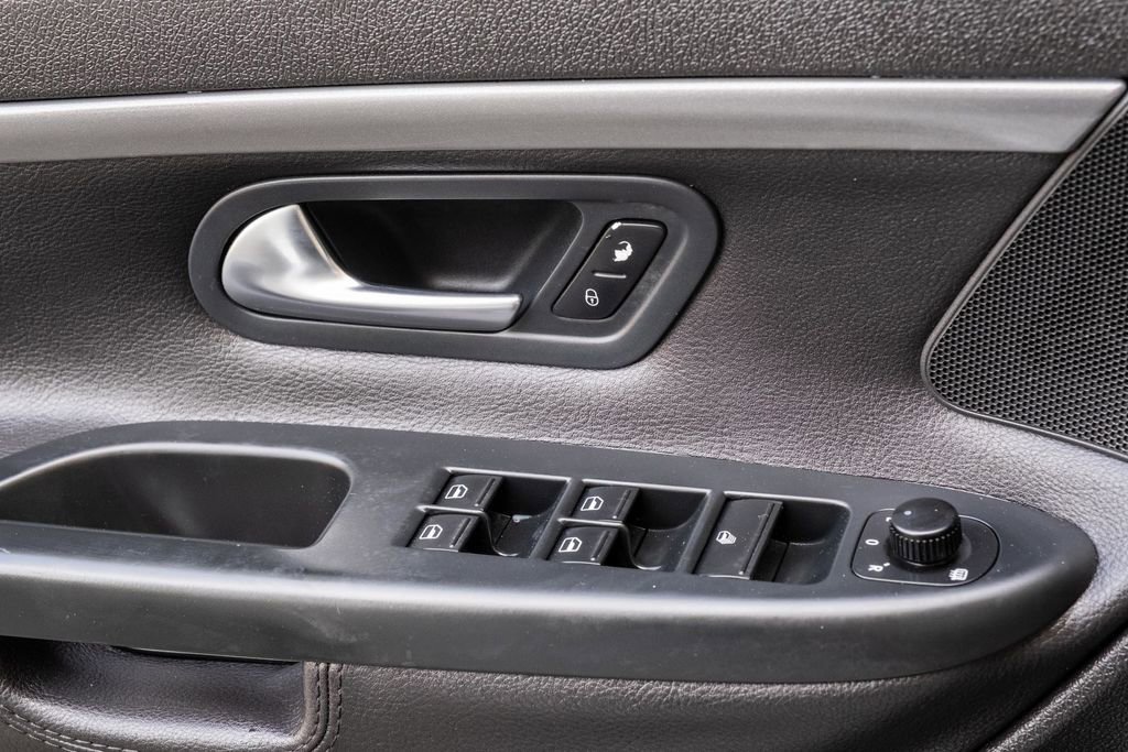 Used 2010 Volkswagen Eos Komfort FWD image 10