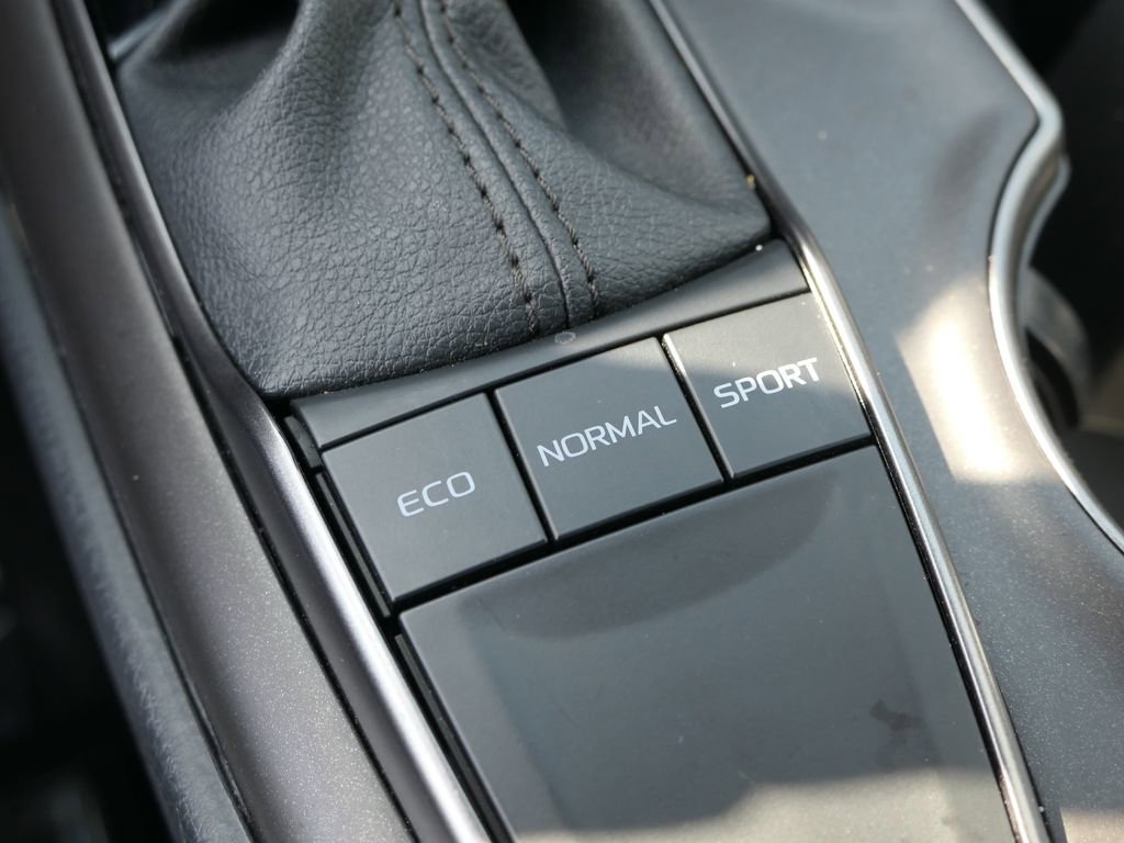 Used 2022 Toyota Camry SE w/ Convenience Package FWD image 22