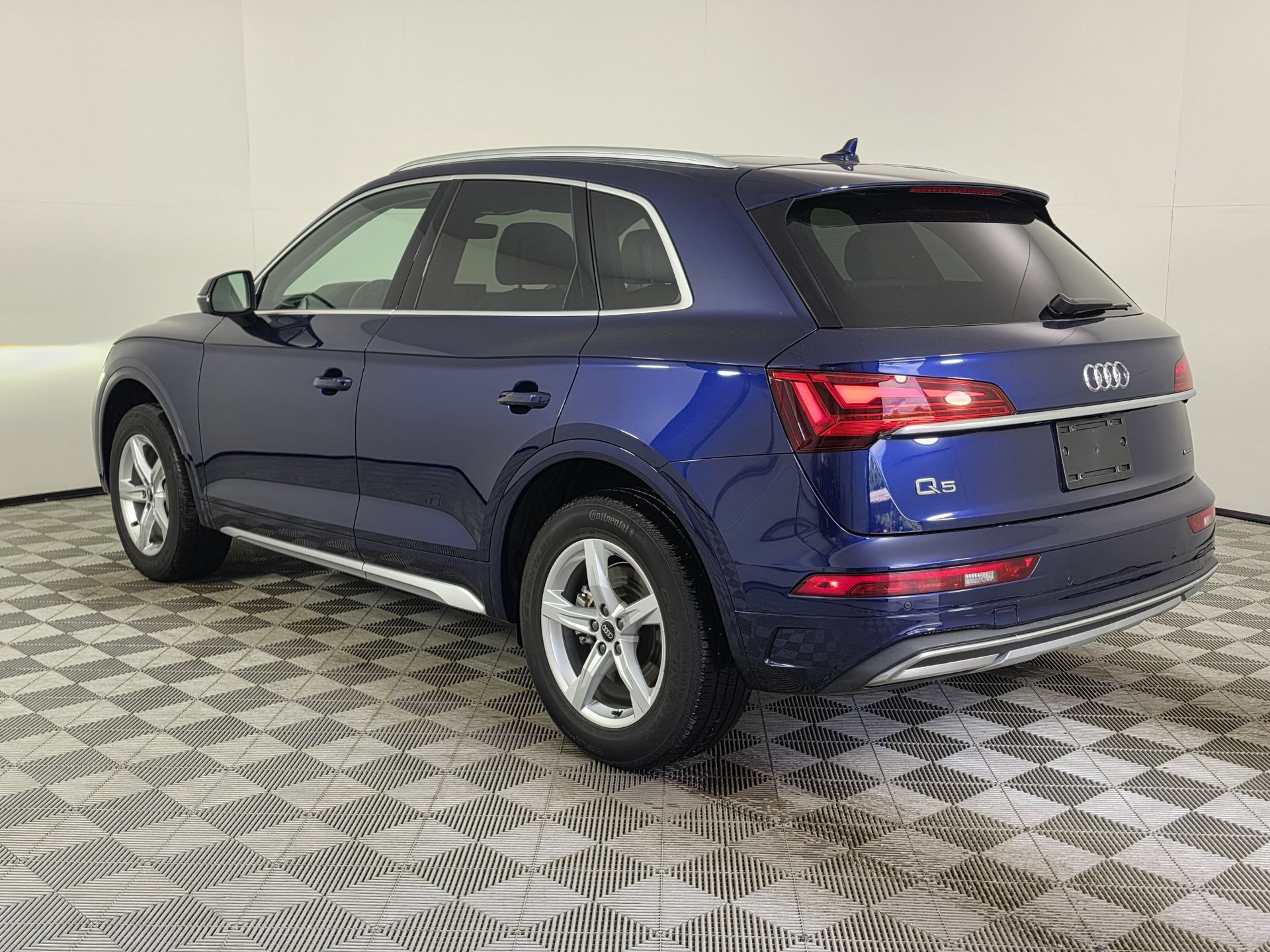 Used 2024 Audi Q5 Premium w/ Convenience Package AWD/4WD image 5