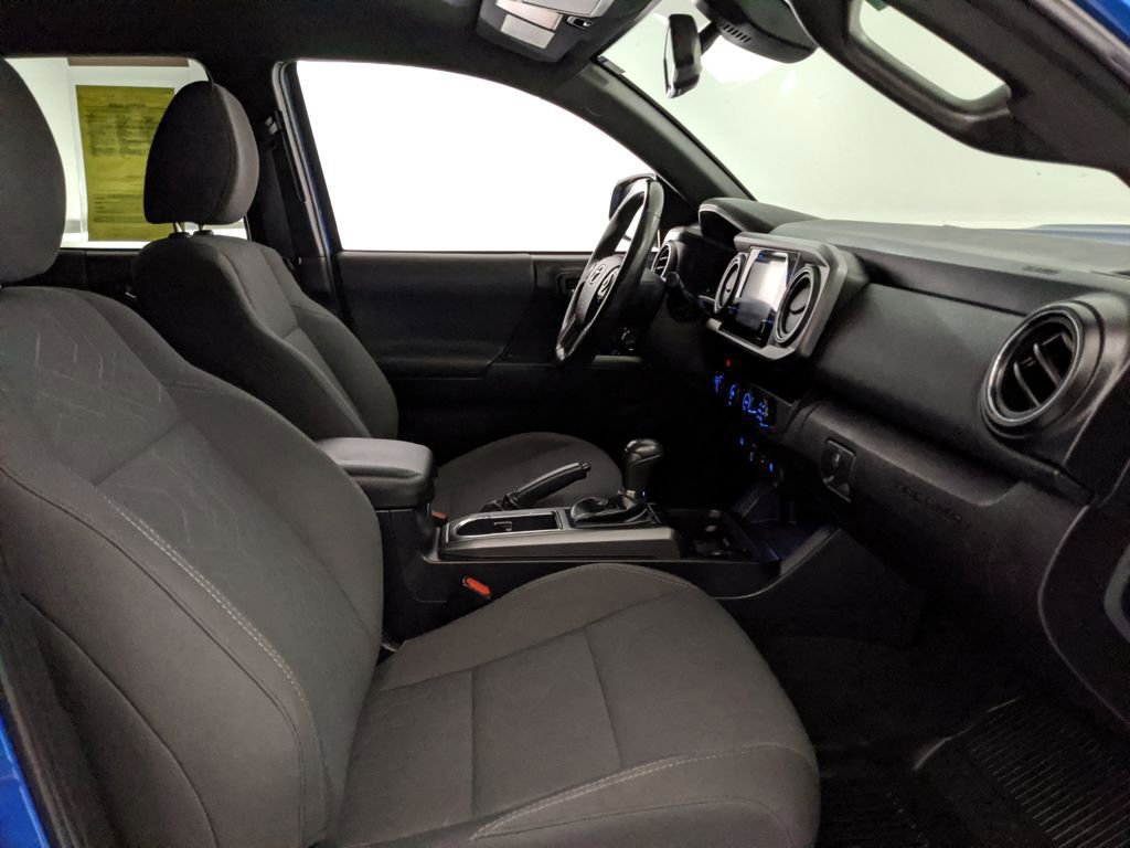 Used 2018 Toyota Tacoma TRD Sport image 26