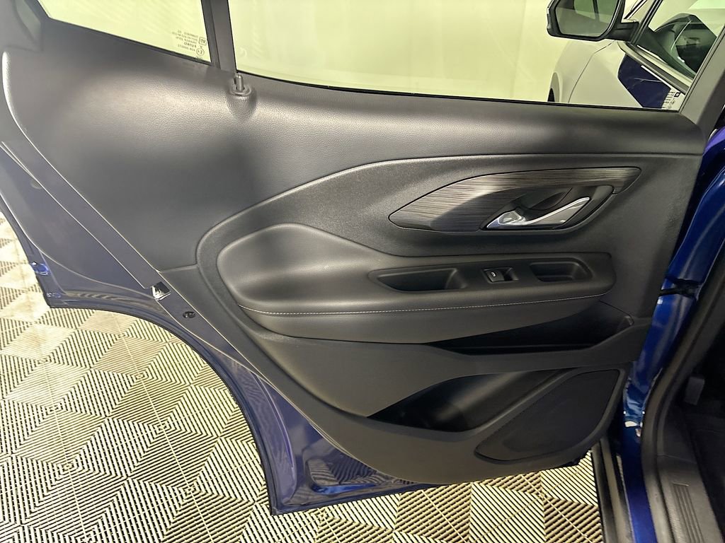 Used 2023 GMC Terrain SLT image 18