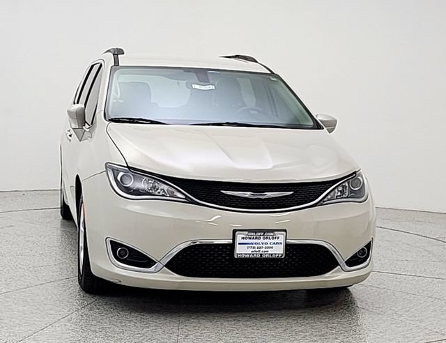 Used 2017 Chrysler Pacifica Touring-L w/ Tire & Wheel Group FWD image 2