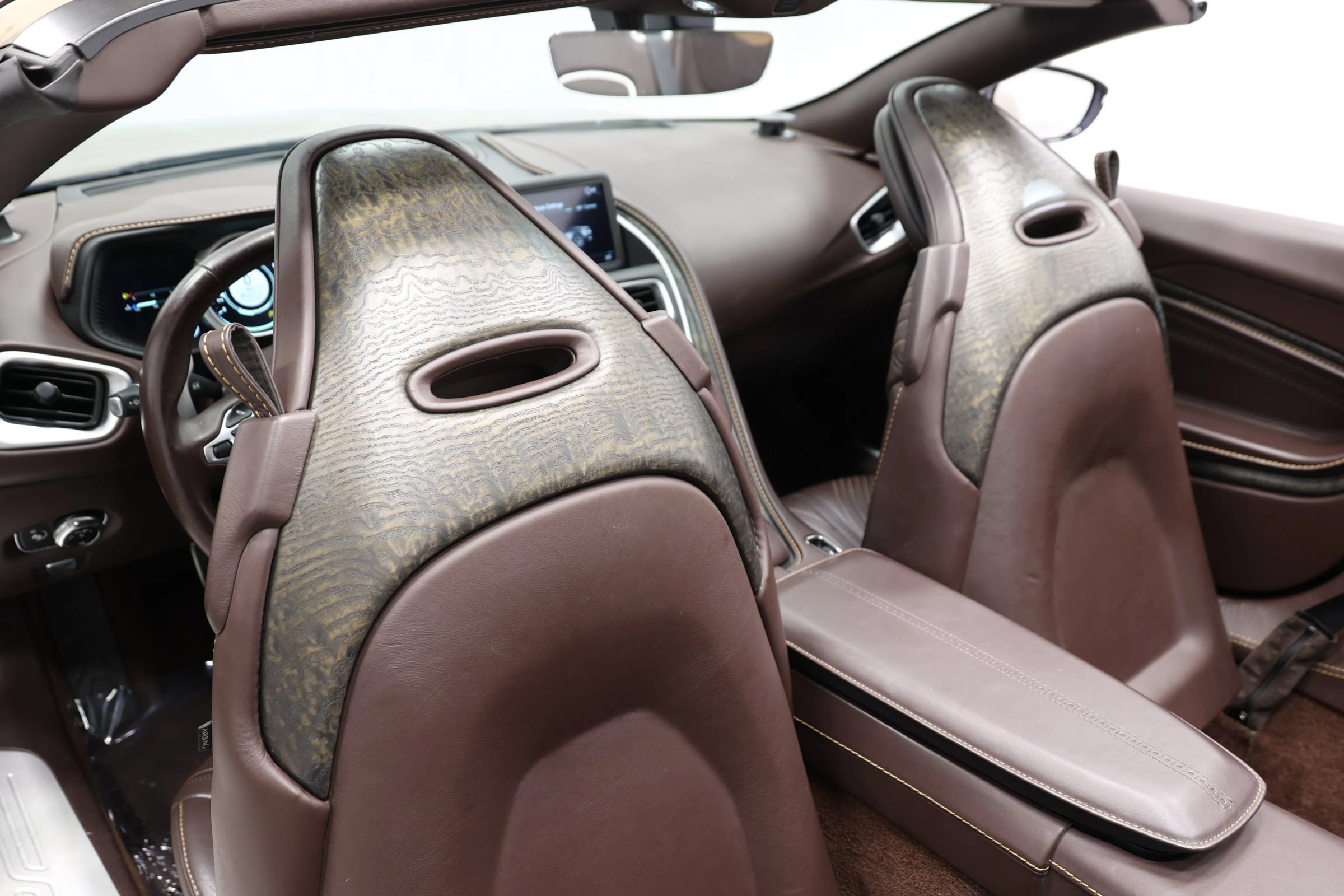 Used 2019 Aston Martin DB11 Volante RWD image 55